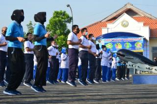 Gubernur AAL Ikuti Olahraga Bersama KASAL dan Kowal Wilayah Surabaya